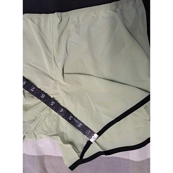 Amazon Essentials Women's 4" Stretch Woven Running Short‎ Size M - Picture 6 of 12
